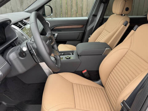 2025 Land Rover Discovery P300 Dynamic SE