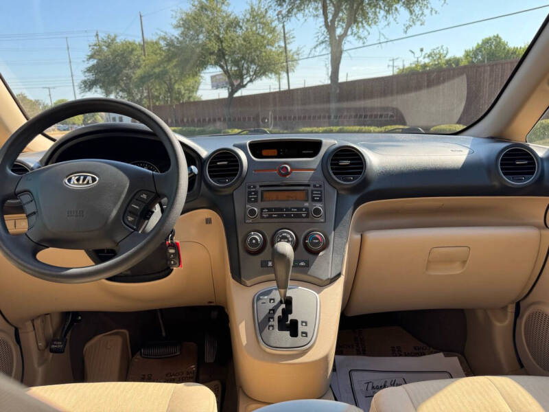 2008 Kia Rondo LX