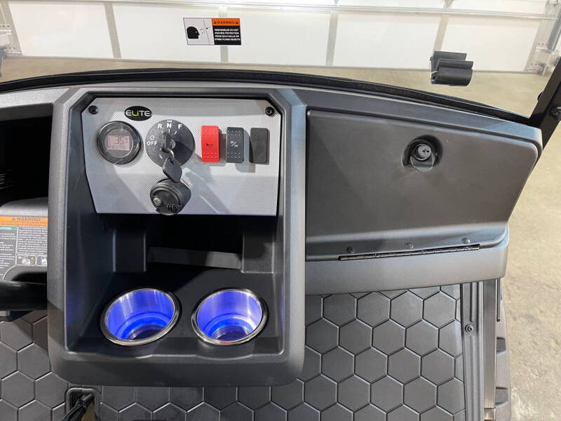 2025 E-Z-GO Express 6 ELiTE Lithium