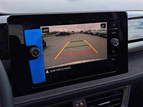 2025 Volkswagen Taos SE Black