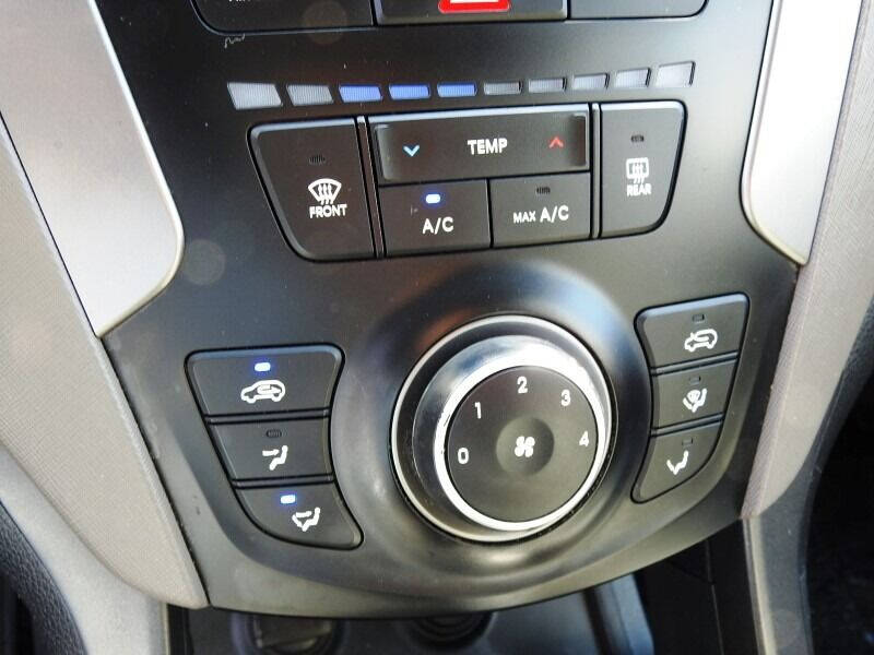 2017 Hyundai Santa Fe Sport  - $15,400