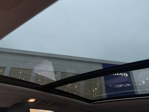 2025 Volvo XC60 B5 Core Dark Theme