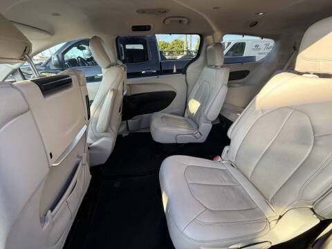 2017 Chrysler Pacifica Touring-L Plus