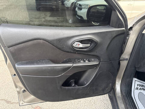 2017 Jeep Cherokee Sport