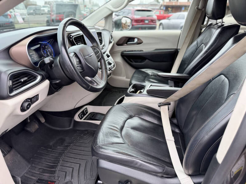 2017 Chrysler Pacifica Touring-L Plus