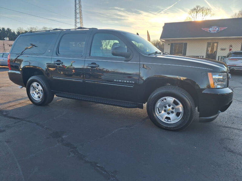 2013 Chevrolet Suburban LT's photo
