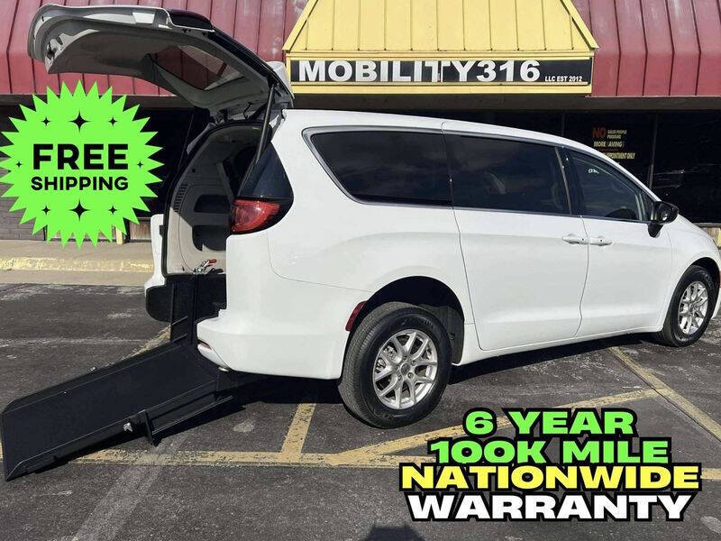 2024 Chrysler Voyager LX