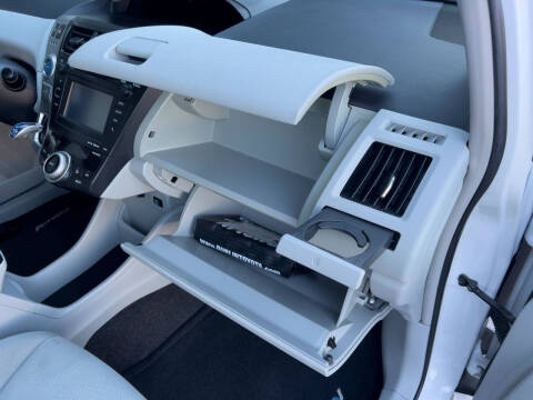 2014 Toyota Prius v Three