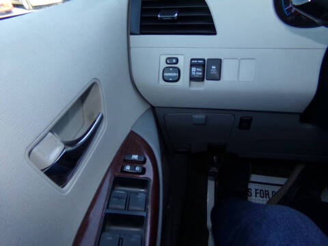 2011 Toyota Sienna XLE 7-Passenger Auto Access Seat