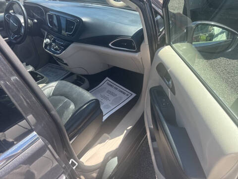 2017 Chrysler Pacifica Touring-L