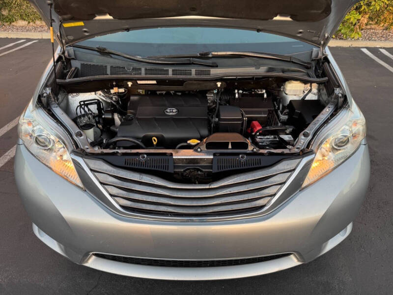 2013 Toyota Sienna XLE 7-Passenger Auto Access Seat