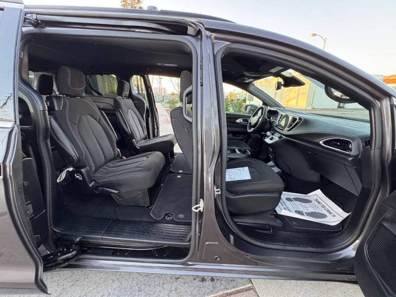 2022 Chrysler Pacifica Touring