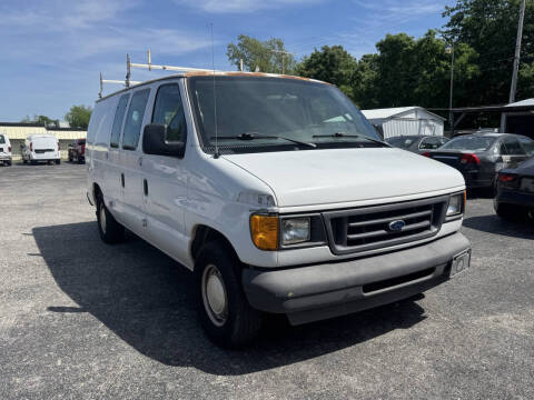 2003 Ford E-Series E-150 Base