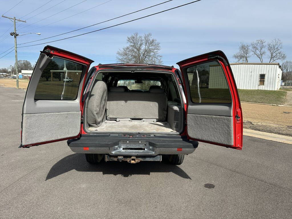 1998 Chevrolet Suburban 32