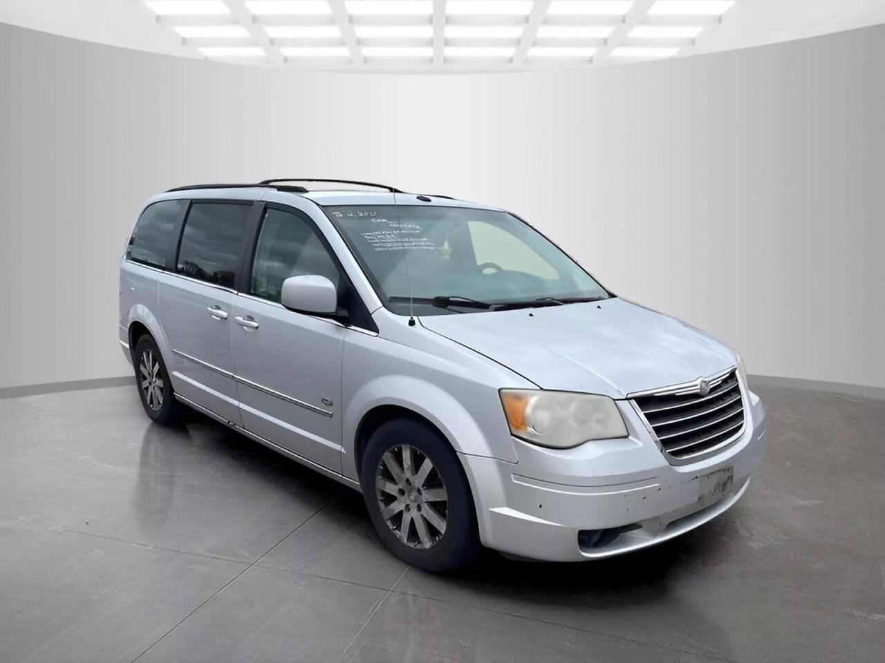 2009 Chrysler Town and Country for sale at Used Cars Toledo in Oregon, OH