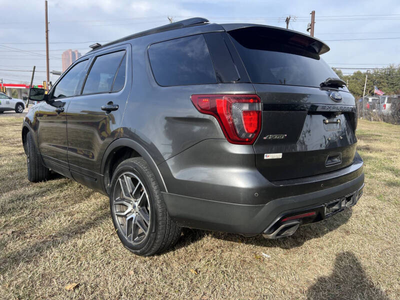 2017 Ford Explorer Sport