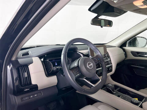 2022 Nissan Pathfinder SV