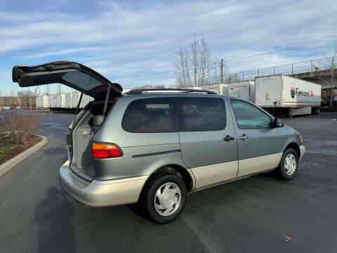 1998 Toyota Sienna XLE