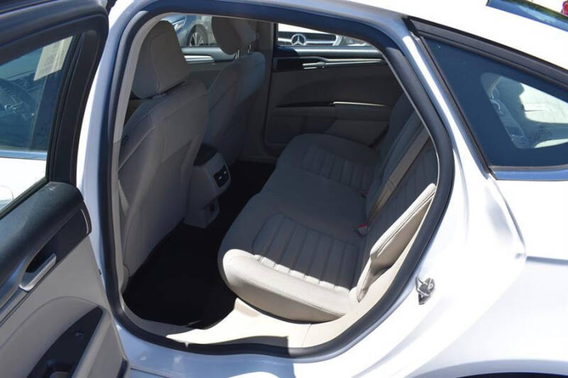 2020 Ford Fusion SE