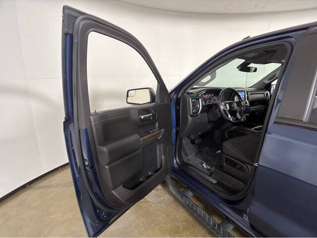 Used 2020 Chevrolet Silverado 1500 RST with VIN 3GCUYEED0LG404810 for sale in Madison, WI