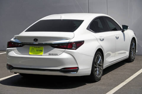 2024 Lexus ES 300h Luxury