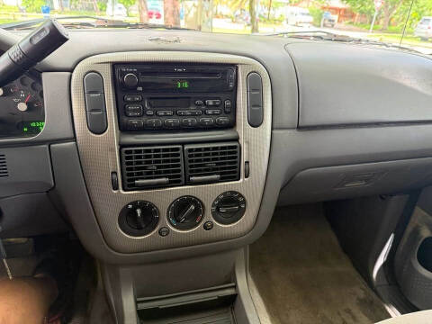 2004 Ford Explorer XLT