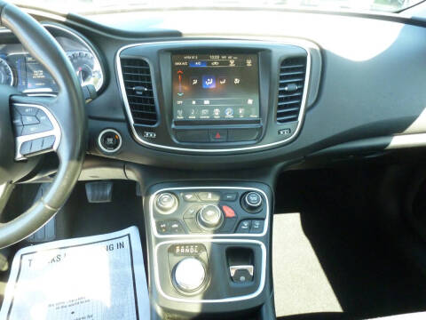 2016 Chrysler 200 Limited