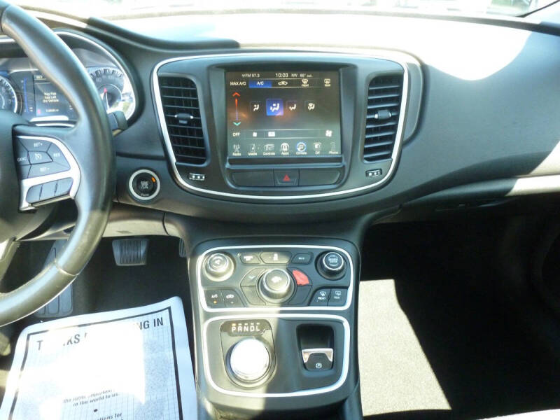 2016 Chrysler 200 Limited
