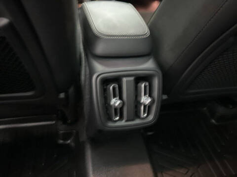 2022 Volvo XC40 T5 R-Design