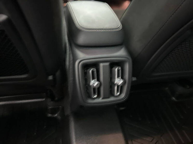 2022 Volvo XC40 T5 R-Design