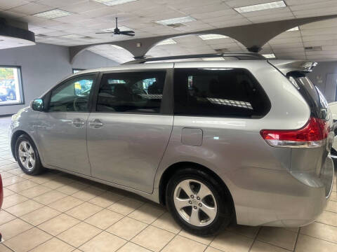 2014 Toyota Sienna LE 8-Passenger