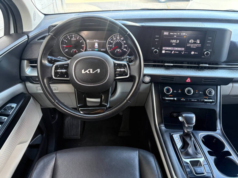 2022 Kia Carnival LX
