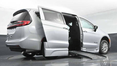 2024 Chrysler Pacifica Touring