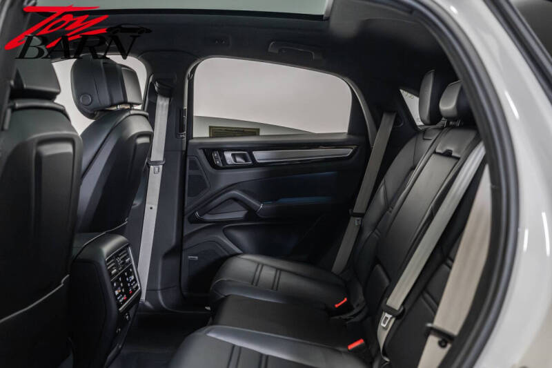 2023 Porsche Cayenne Coupe Platinum Edition