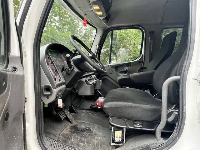 2017 Freightliner M2 106