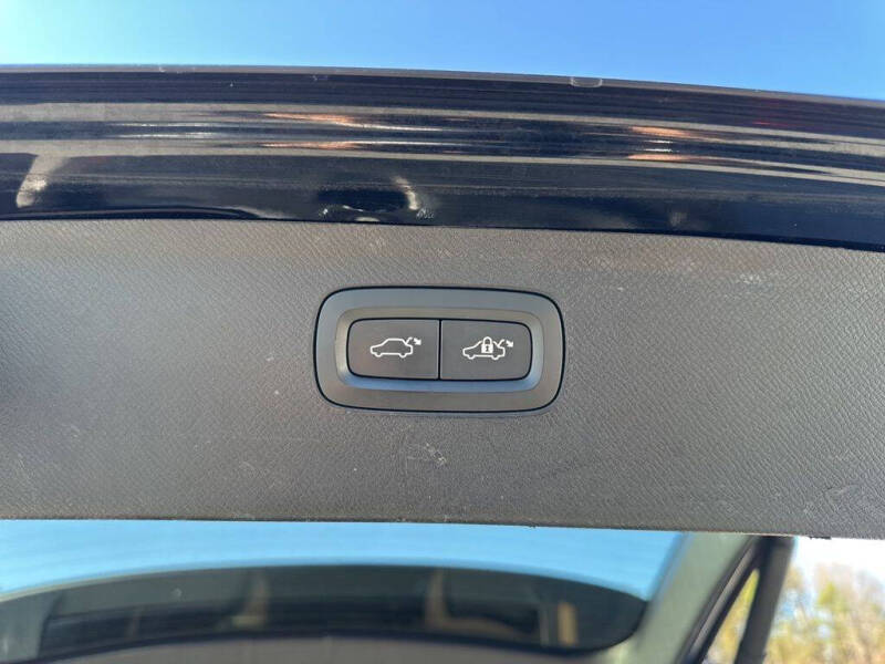 2019 Volvo XC90 T6 Momentum