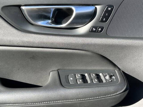 2024 Volvo S60 B5 Core Dark Theme