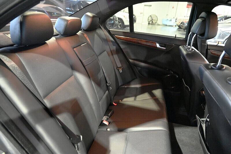 2009 Mercedes-Benz C-Class 29