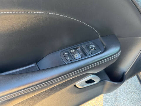 2017 Dodge Challenger SXT Plus