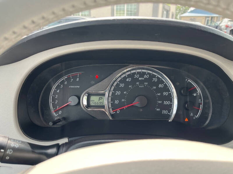 2014 Toyota Sienna SE 8-Passenger