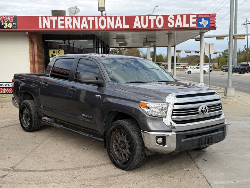 2017 Toyota Tundra SR5's photo