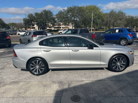 2022 Volvo S60 B5 Momentum