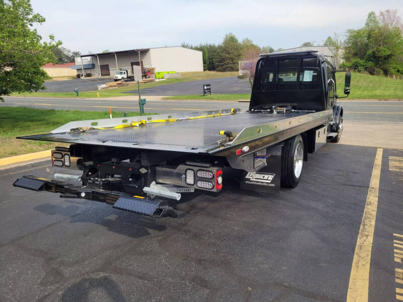 2025 Freightliner M2 106