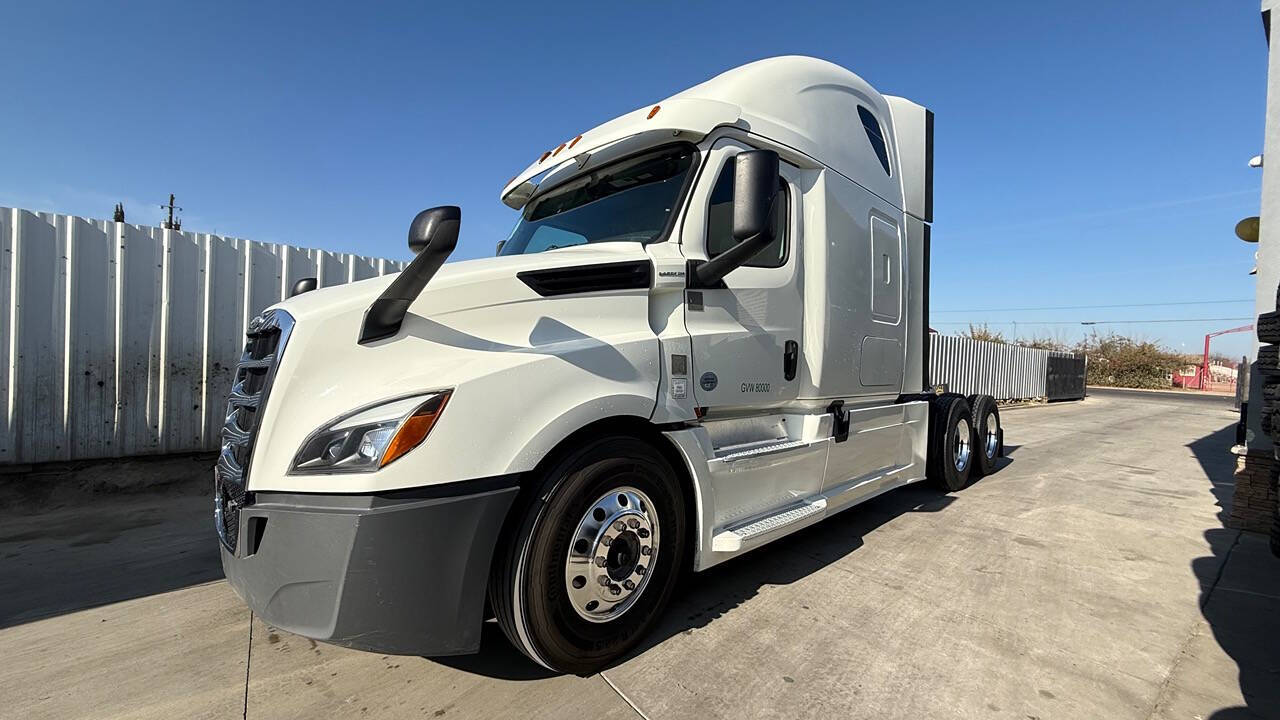 2018 Freightliner Cascadia for sale at KING TRUCK TRAILER SALES in Bakersfield, CA