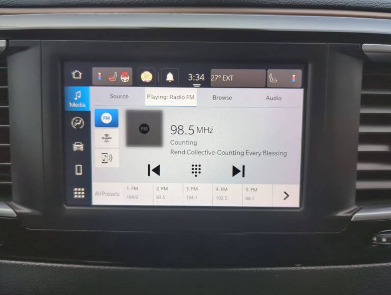 2023 Chrysler Voyager LX