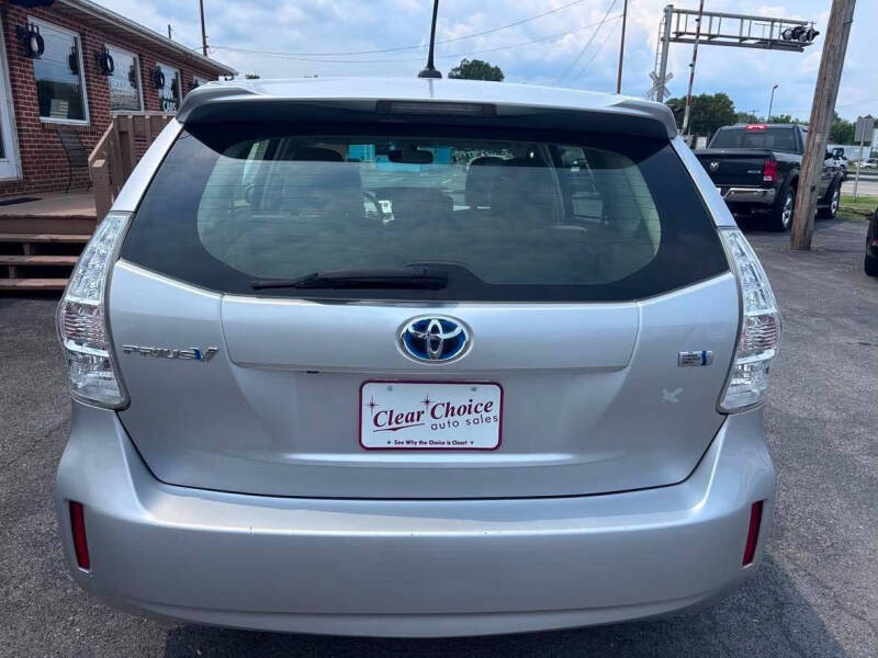 2013 Toyota Prius v Five