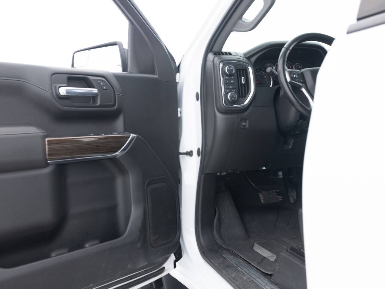 Used Car 2021 Chevrolet Silverado 1500  Lt 4x4 4dr Crew Cab 5.8 Ft. Sb W/1lt For Sale Under $30,000 In Coal City, Illinois