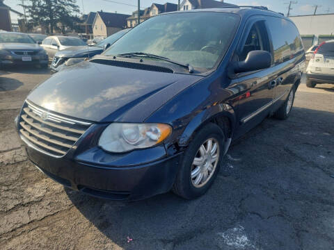 2007 Chrysler Town and Country for sale at The Bengal Auto Sales LLC in Hamtramck MI