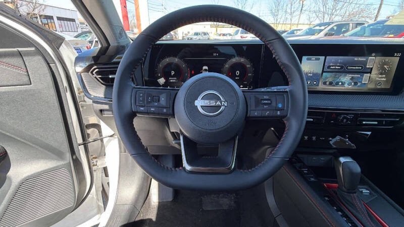 2025 Nissan Kicks SR