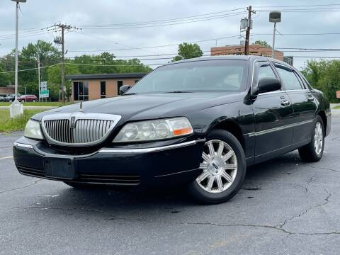 2010 Lincoln Town Car for sale at MAGIC AUTO SALES in Little Ferry NJ